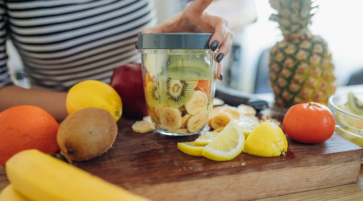 Frisches Obst auf einer Küchentheke